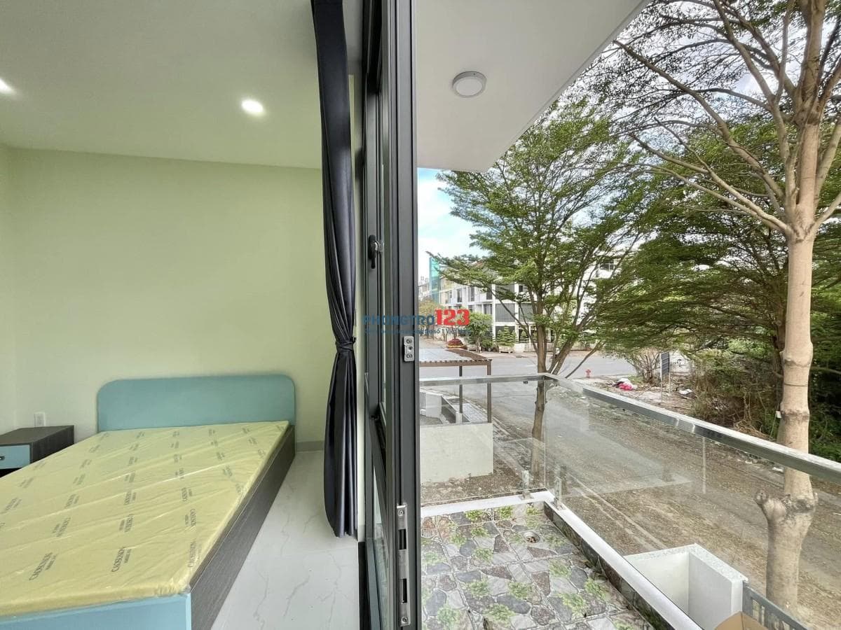 Cho thuê chdv Cát Lái gần citisoho, siêu rộng 30m2 ban công riêng Giá 4tr7 full nt có chỗ gắn máy