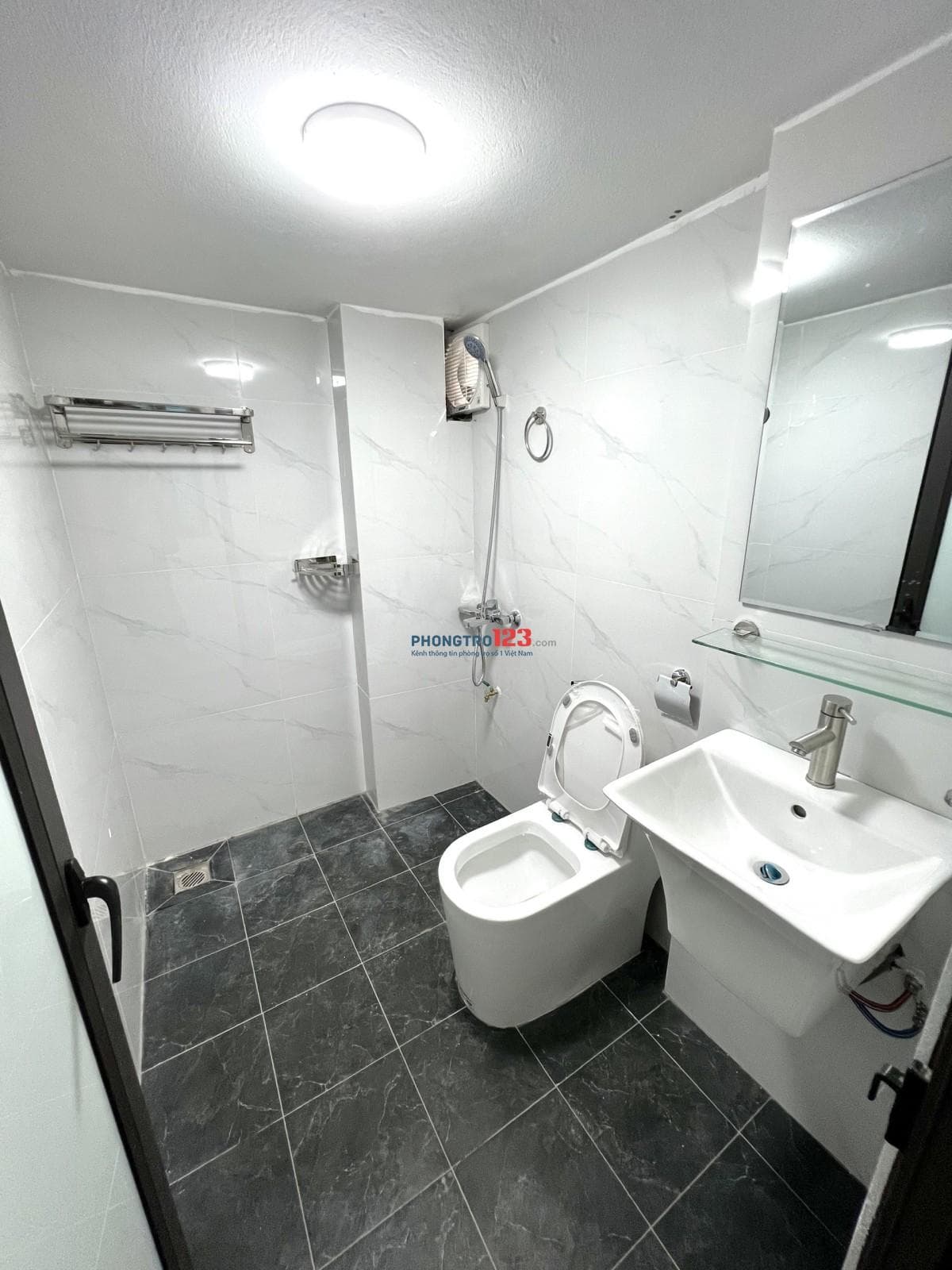 Cho thuê phòng SV gần CĐ FPT, ĐH Công nghiệp kiểu Studio vào ở luôn